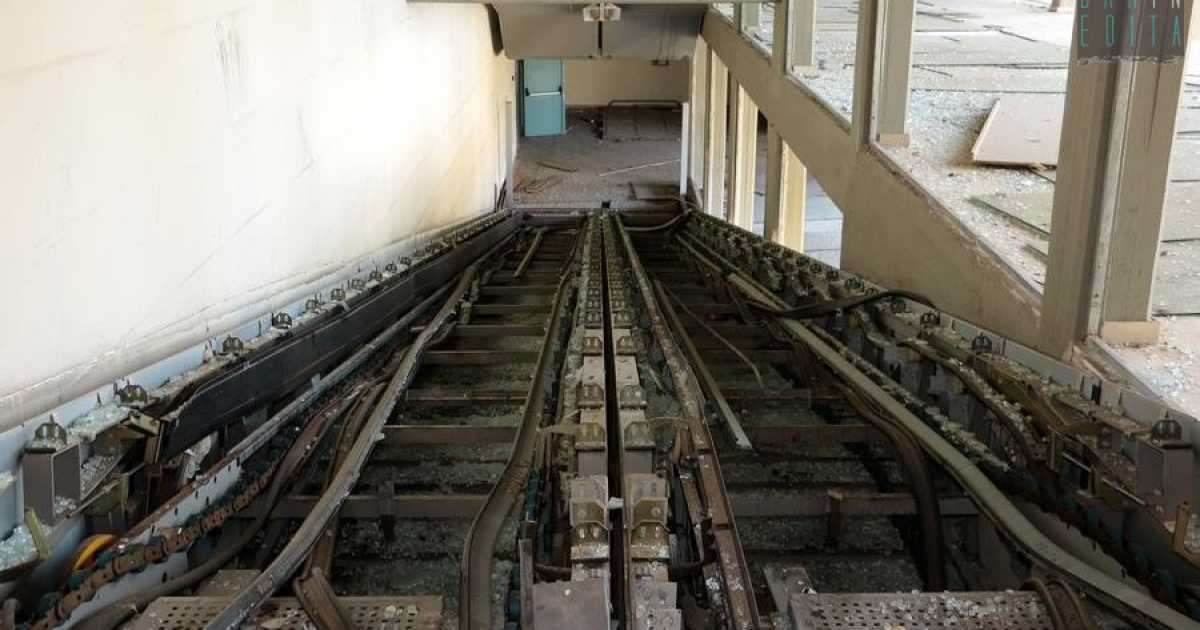 In un'atmosfera da "zombie", il Carrefour abbandonato della Zona Industriale
